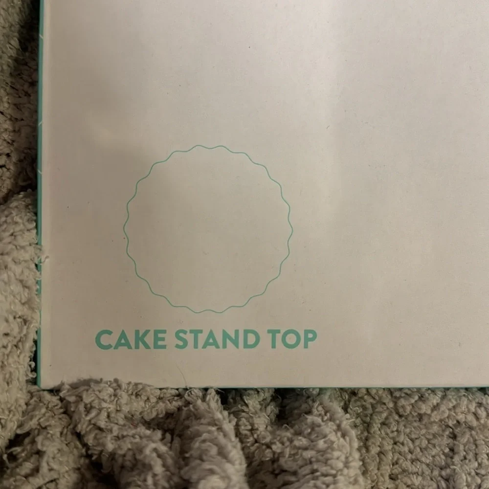 NIP “Susie Cakes” Cake Stand Base & Cake Stand Top - Great to display & serve 😊